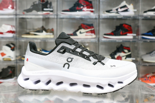 On Running Cloudtilt Black Ivory