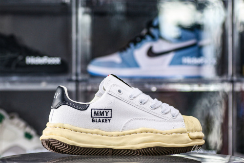 MaisOn Margiel@ Yasuhir0 chunky rubber sole white sneakers