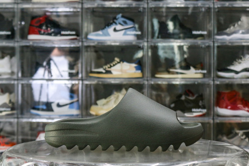 Yeezy Slides Dark Onyx ID5103（A1 Batch）
