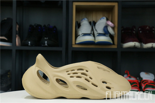 Yeezy Foam RNNR Ochre (GW3354 土黄）（A1）