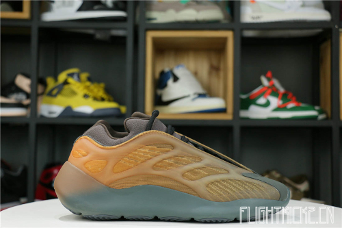 Yeezy 700 V3 Copper Fade 2021