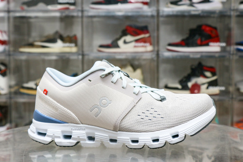 On Running Cloud X 4 Silver Chambray