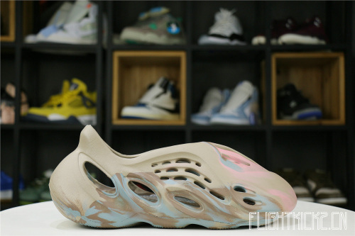 Yeezy Foam RNNR MX Sand Grey (GY3969兰褐粉）（A1）
